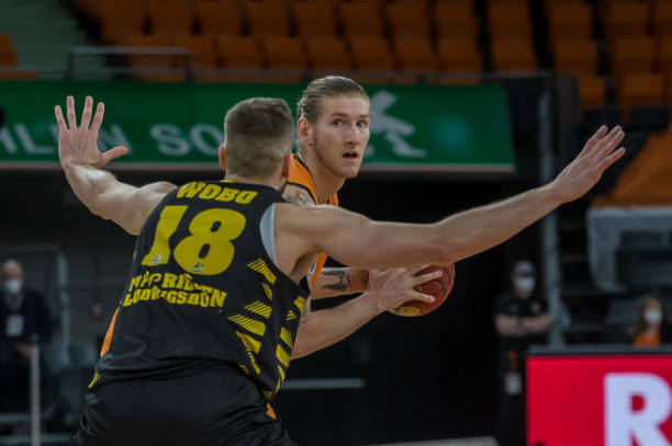 禁联想起其 禁联想起其