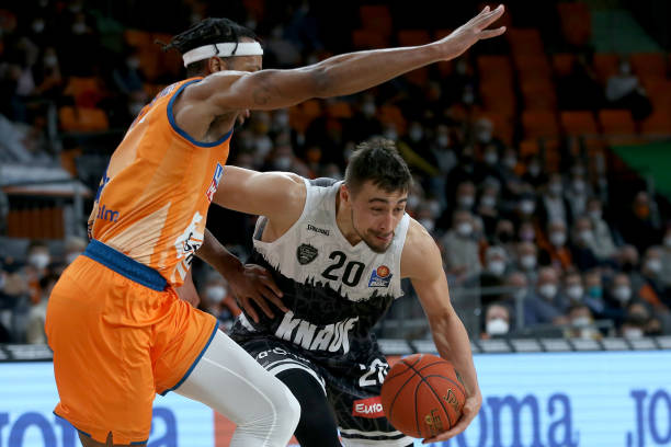 无疑充满悬 无疑充满悬